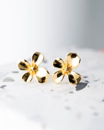 Gouden Bloemen oorbellen Flower oorknopjes Goud op zilver