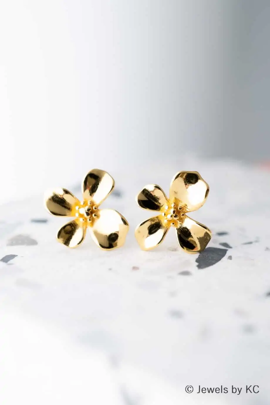 Gouden Bloemen oorbellen Flower oorknopjes Goud op zilver