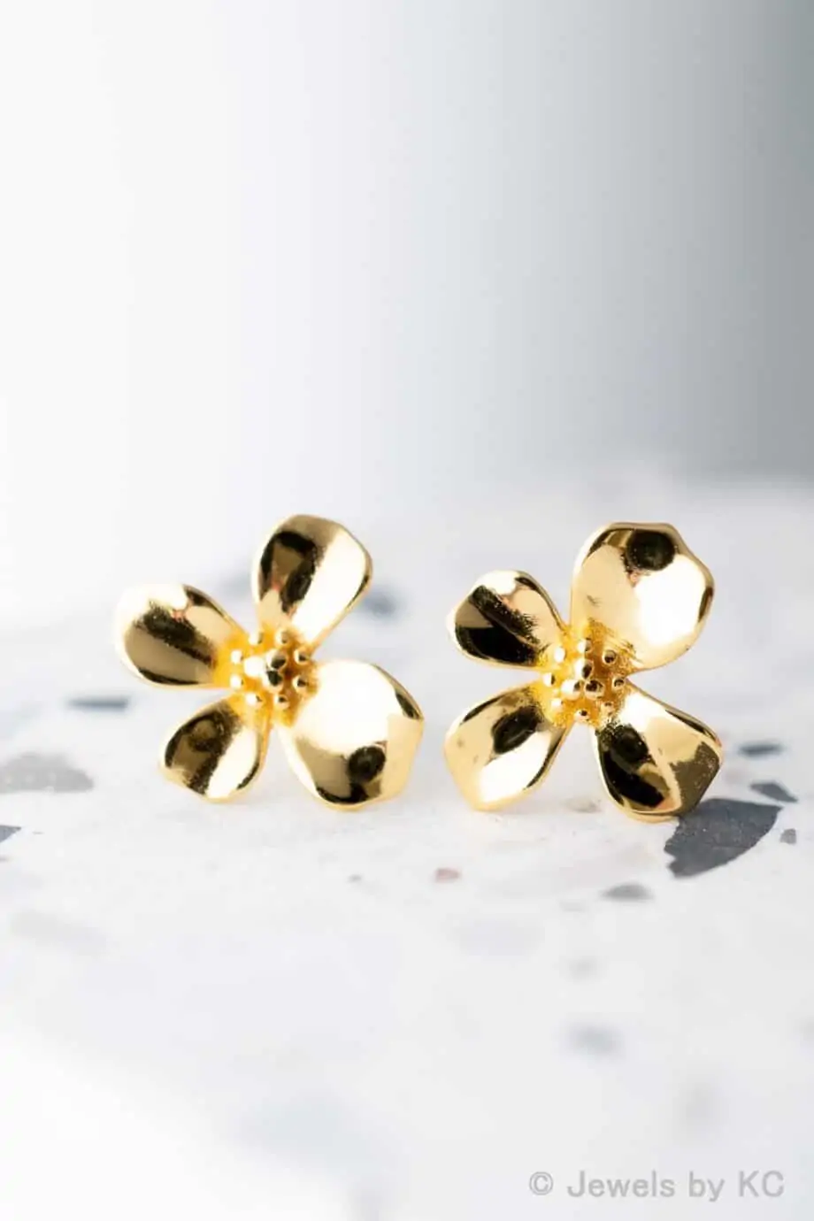 Gouden Bloemen oorbellen Flower oorknopjes Goud op zilver