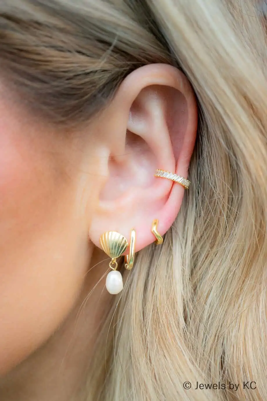 Gouden earcuff met Baguette zirconia steentjes van Goud op Zilver