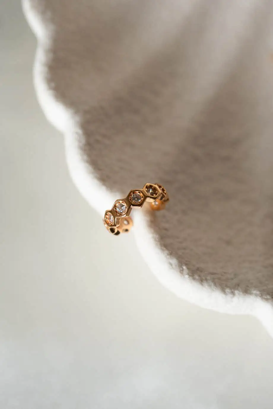 Gouden earcuff set met zirkonia rose champagne goud piercing zonder gaatje van Goud op Zilver