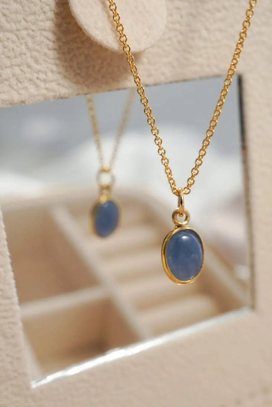 Gouden edelsteen ketting met blauwe saffier sapphire edelsteen sieraden van gold filled goud hangertje