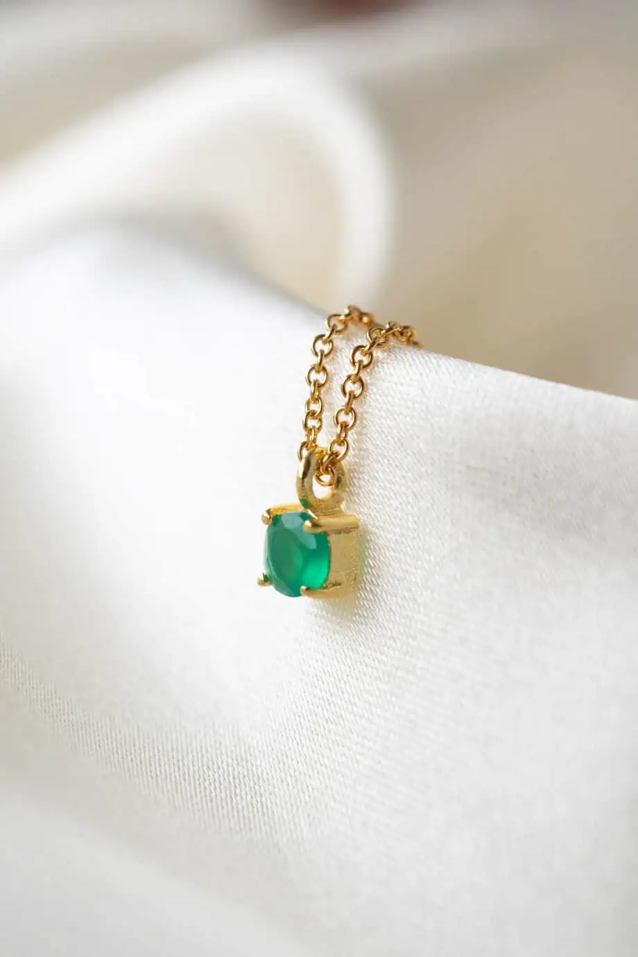 Gouden edelsteen ketting met groene chalcedoon edelsteentje hangertje van Gold filled Goud