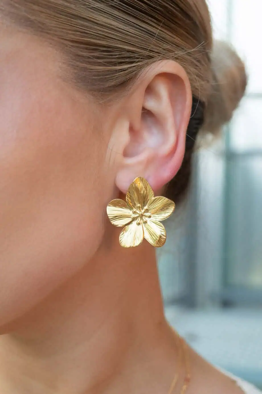 Gouden bloemen oorbellen oorknopjes met grote bloem bloemetjes van Goud goldplated stainless steel statement