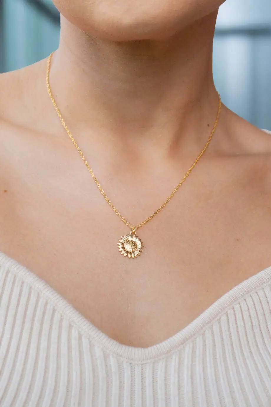 Gouden bloemetjes ketting met zonnebloem bloem hanger kettinkje van Goud op Zilver