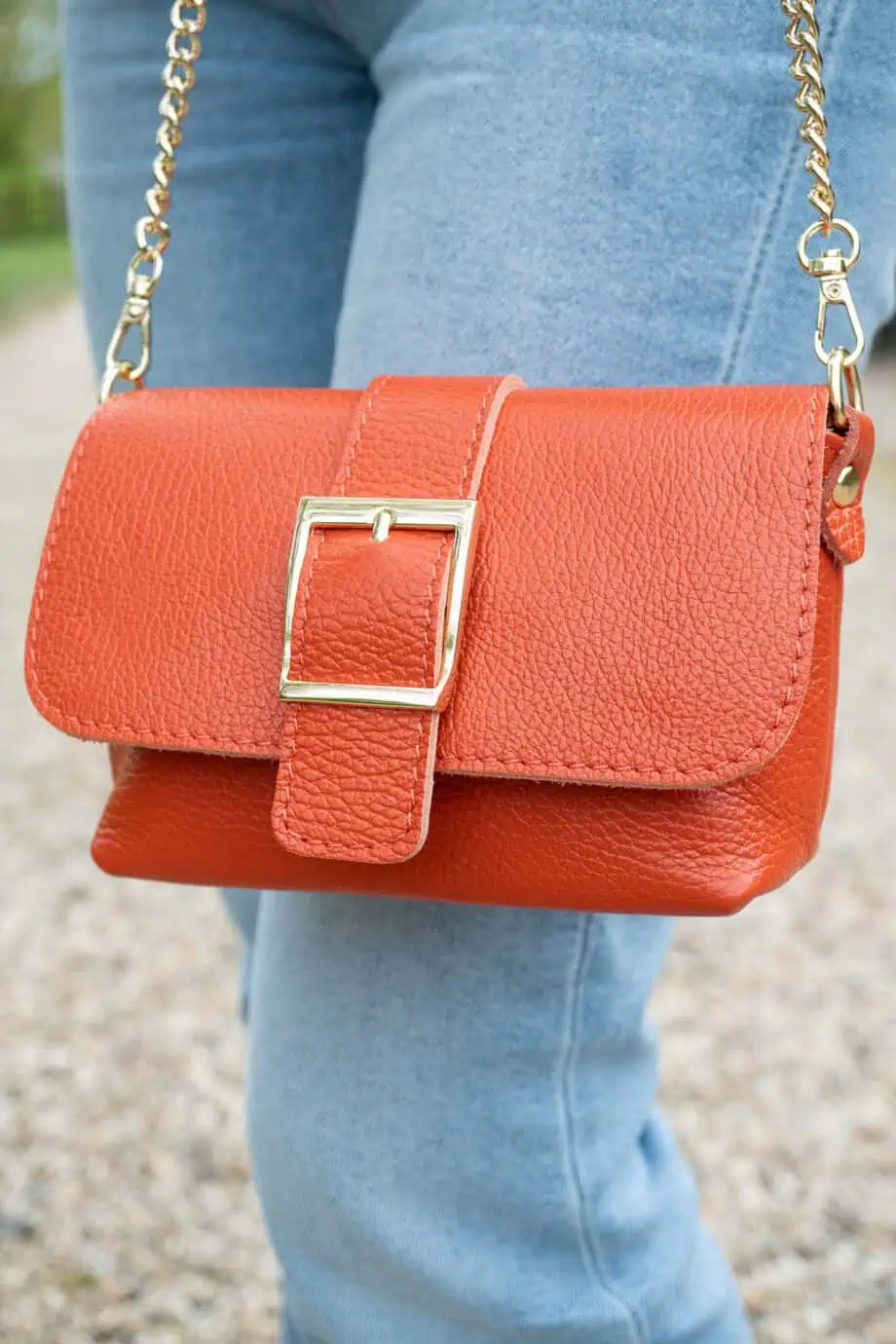 Oranje dames schoudertasje koningsdag tasje van echt leer kleine tas met gouden gesp en hengsel bruiloft