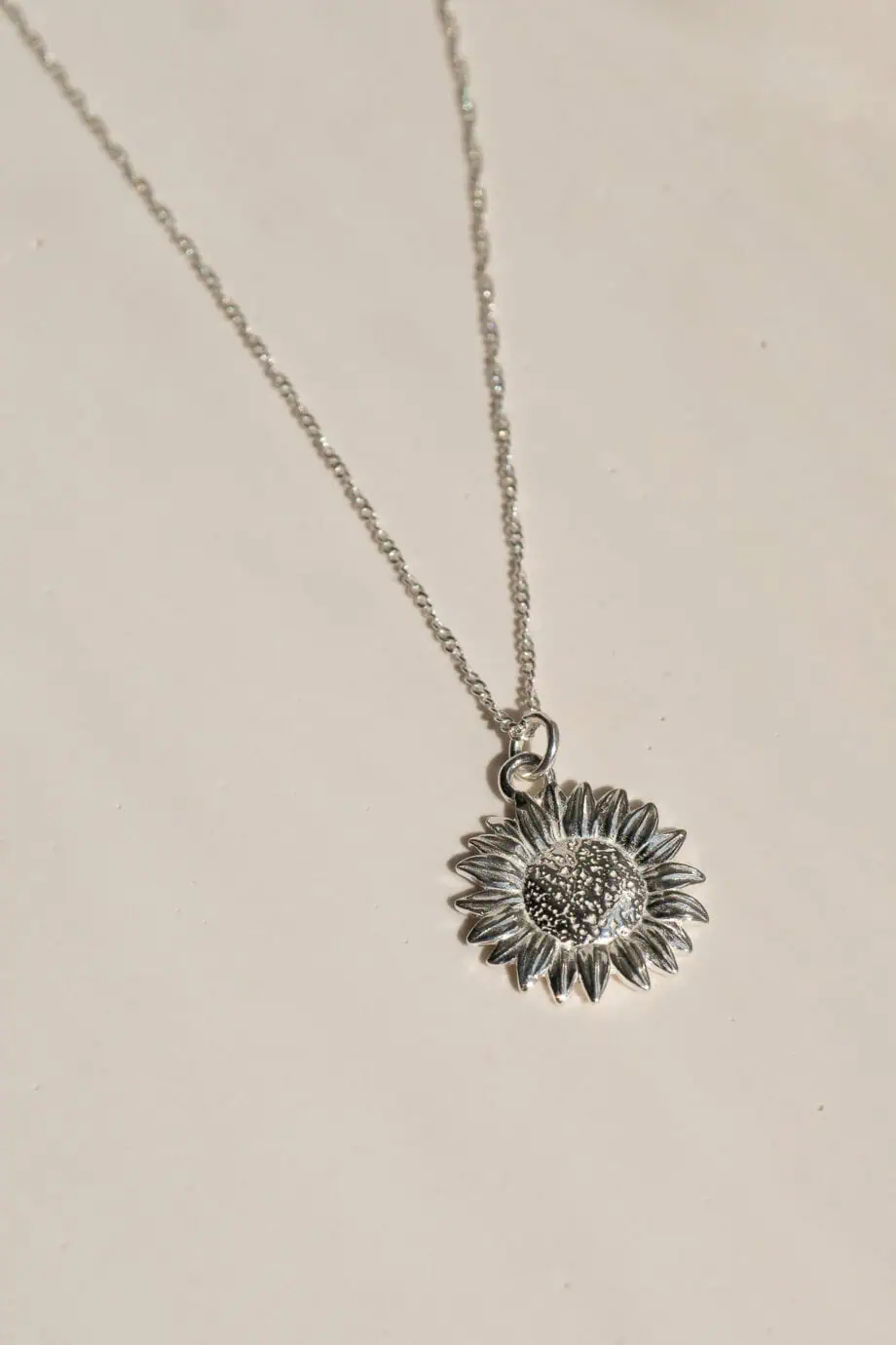 Zilveren bloem ketting met zonnebloem bloemetjes hanger kettinkje van Sterling Zilver