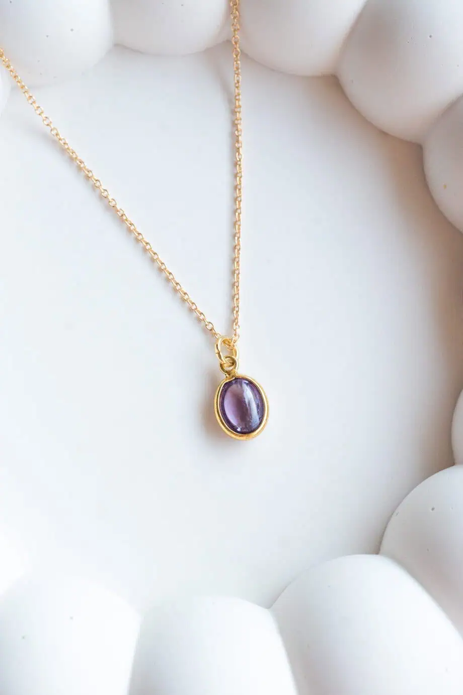 Amethist ketting met gouden edelsteen hangertje ovaal paarse amethyst geboortesteen februari edelsteen kettingen van goud op zilver