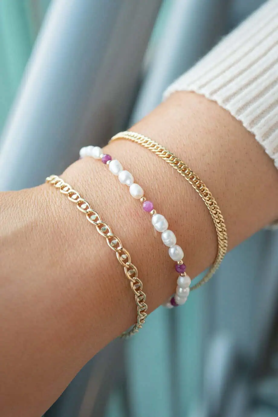 Gouden armbandjes en parel armbandje met roze robijn edelsteentjes armbandenset van Gold filled Goud