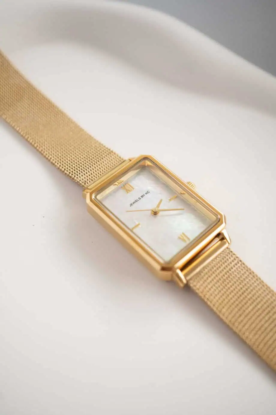 Gouden dames horloge parelmoer vierkant wijzerplaat met mesh milanese bandje Stainless steel