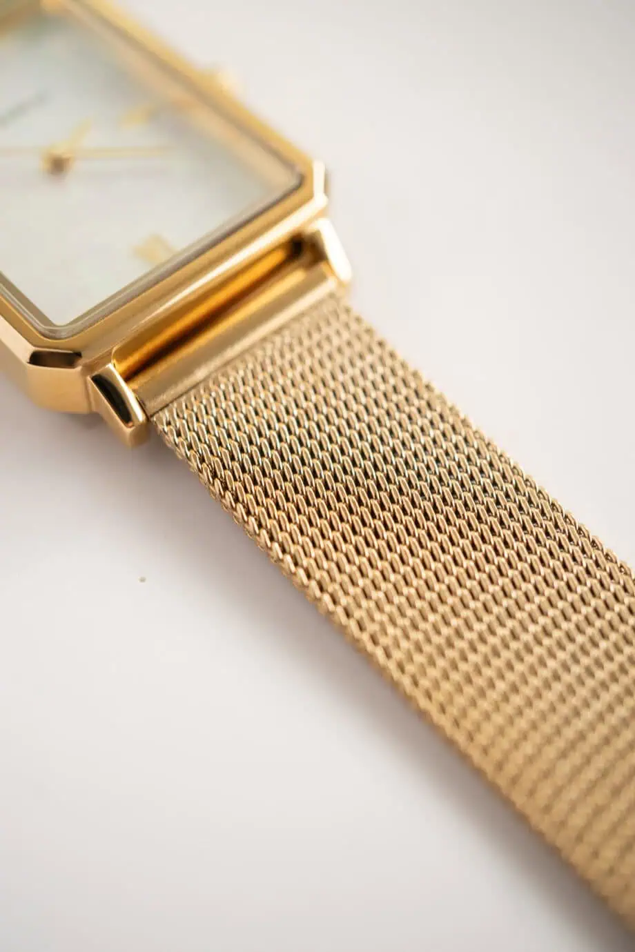 Gouden dames horloge parelmoer vierkant wijzerplaat met mesh milanese bandje Stainless steel