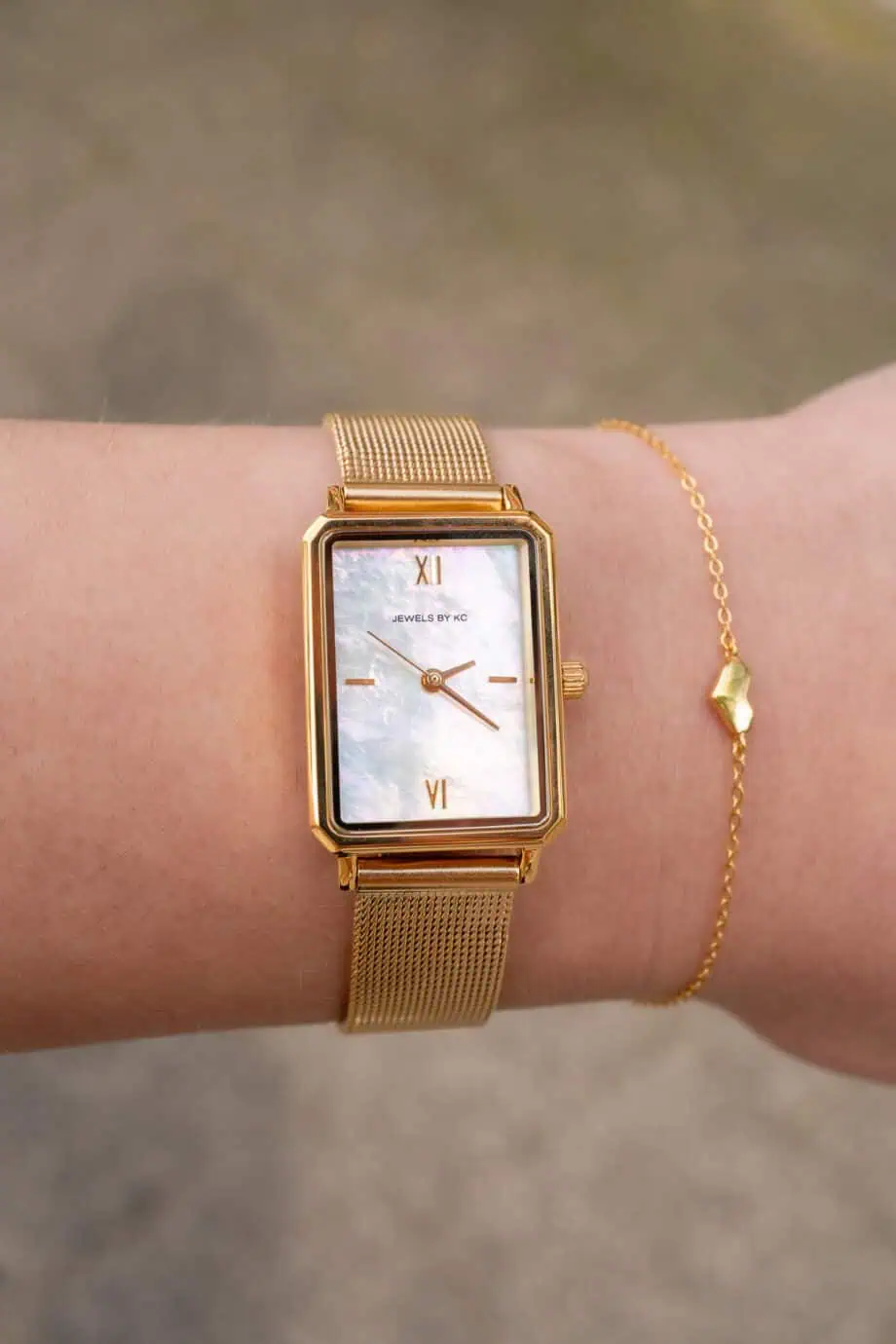 Gouden dames horloge parelmoer vierkant wijzerplaat met mesh milanese bandje hartjes armbandje van Goud op zilver Stainless steel