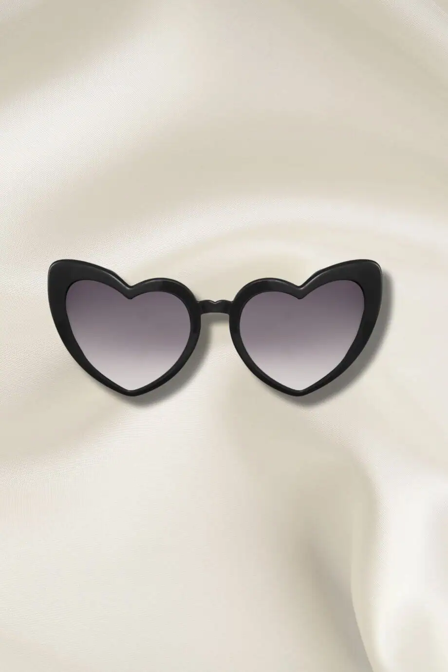 Zwarte hartjes zonnebril dames zonnebril hart glazen bruiloft trend van gerecycled polyester heart sunglasses black