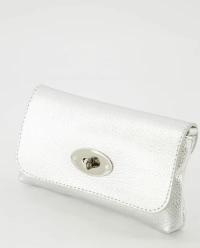 Zilveren leren schoudertasje Finley clutch bruiloft tasje outfit van echt leer zilver grijs handtasje damestas metallic