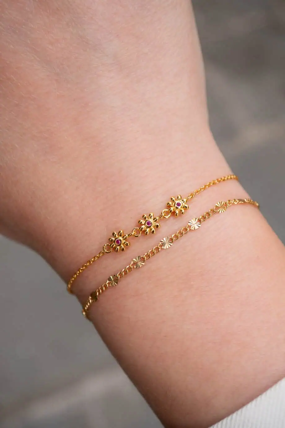 Gouden armbandje sunburst met gouden zonnetjes tussenin ketting van Gold filled goud armband