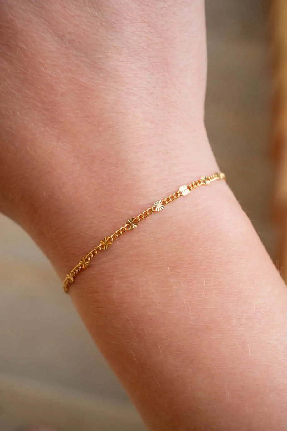 Gouden armbandje sunburst met gouden zonnetjes tussenin ketting van Gold filled goud armband