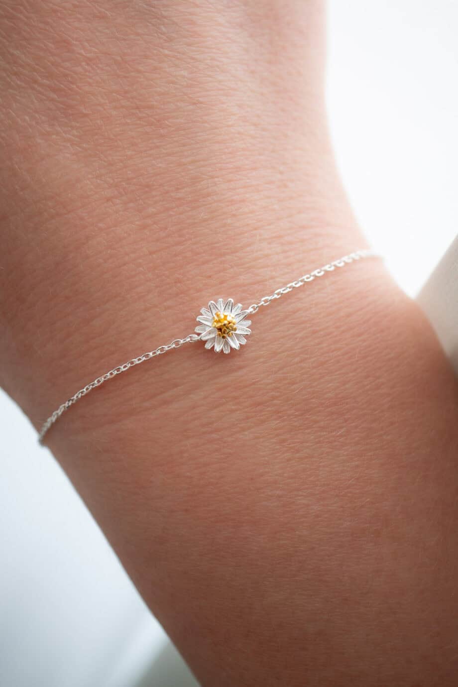 Zilveren armbandje met bloem madeliefje bloemetje bedel van Sterling Zilver armband