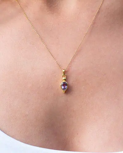 Gouden ketting met paars edelsteentje amethist geboortesteen kettinkje februari paars steentje amethyst van goud op zilver