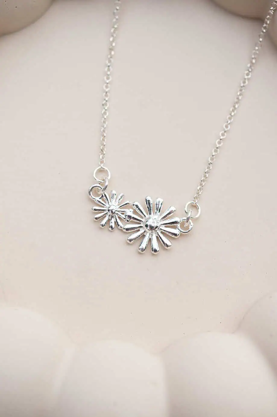 Zilveren ketting met bloemetjes bloemen kettinkje van sterling zilver flower necklace silver