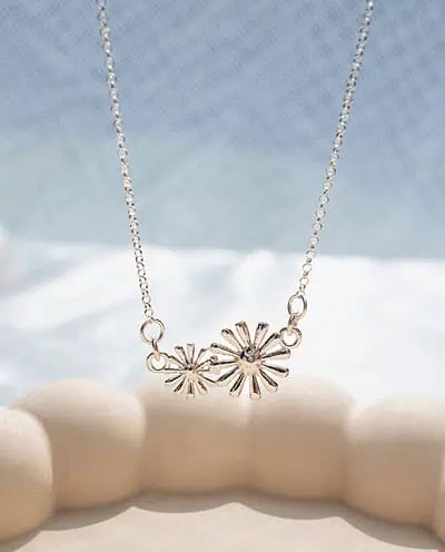 Zilveren ketting met bloemetjes bloemen kettinkje van sterling zilver flower necklace silver