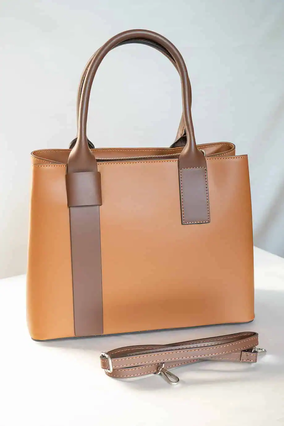 Cognac leren handtas - Grote two-tone totebag en kantoortas van echt leer.