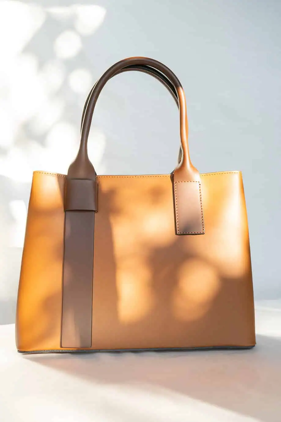 Cognac leren handtas - Grote two-tone totebag en kantoortas van echt leer.