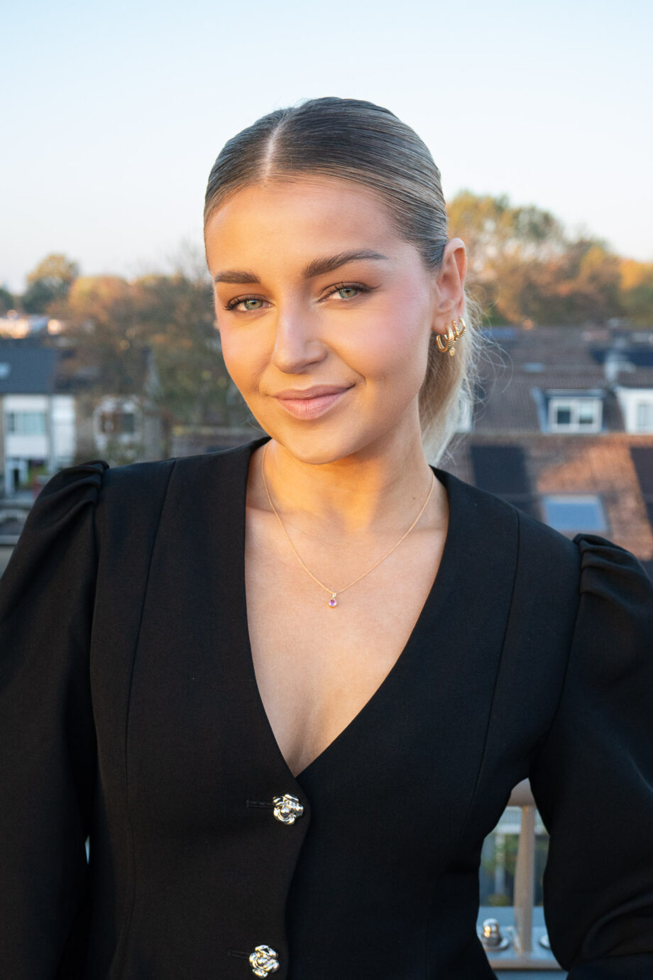 Gouden geboortesteen ketting voor Oktober met een helder roze Toermalijn edelsteentje. Deze prachtige ketting met een Toermalijn hangertje van goud op zilver is het ideale geboortecadeau, perfect voor elke gelegenheid