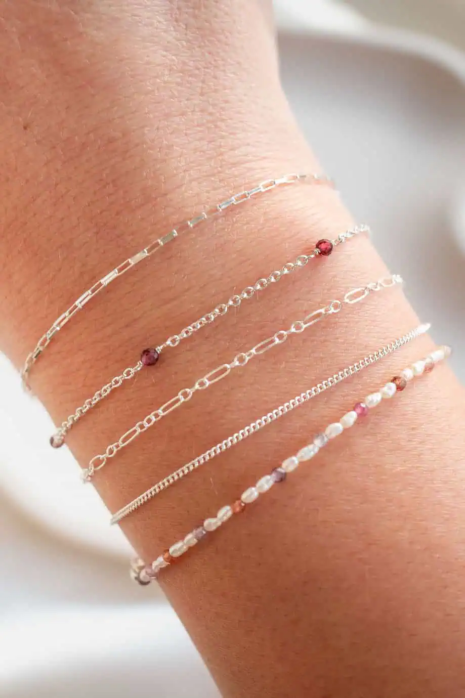 Zilveren armbanden set met edelsteentjes edelsteen armbandje met granaat saffier en parels van sterling zilver