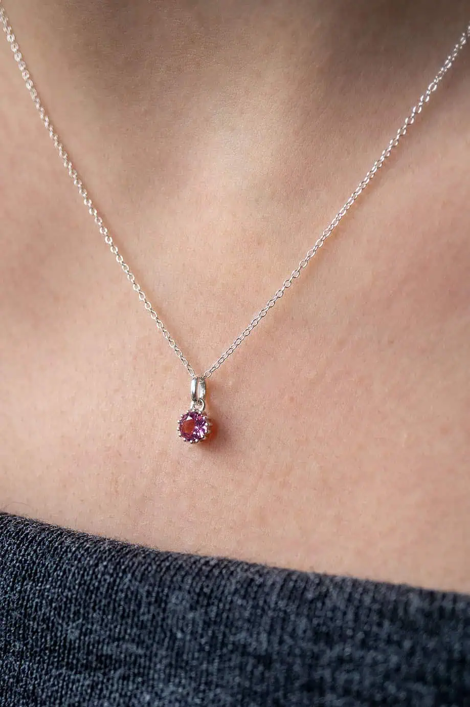 Zilveren edelsteen ketting met geboortesteen oktober roze toermalijn edelsteentje hanger van sterling zilver pink tourmaline